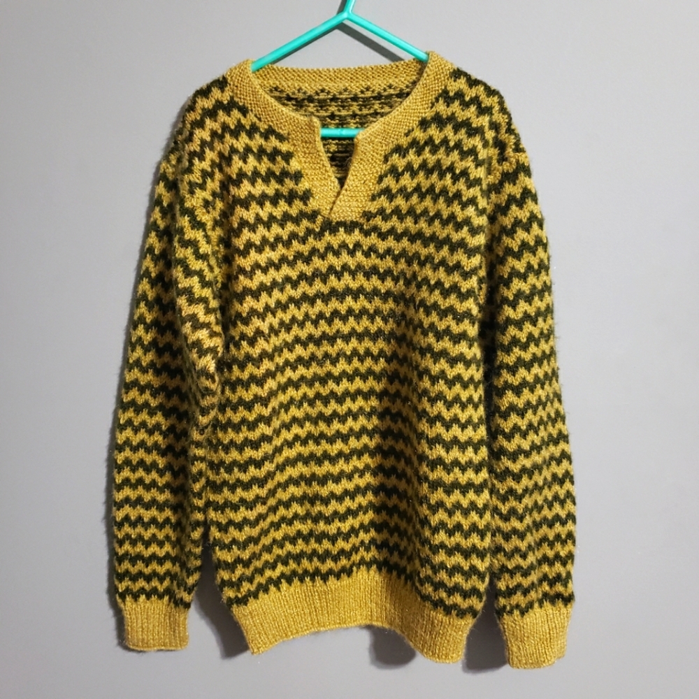 Handknit kids sweater size 7/8